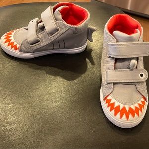 Gently worn Cat & Jack shark shoes, size 9!